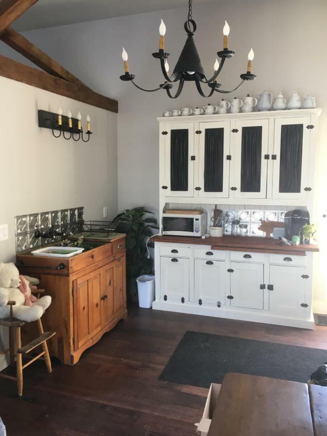 The Carriage House Flat - Downtown Paris Canada Екстер'єр фото
