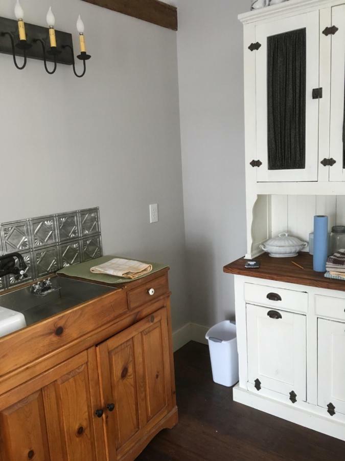 The Carriage House Flat - Downtown Paris Canada Екстер'єр фото